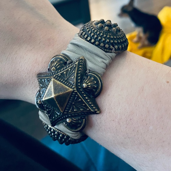 Burberry Leather and Grommet Bracelet - Picture 3 of 3